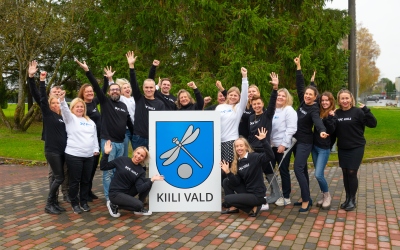 Kiili vallavalitsuse meeskond koos peagi ametisse asuva vallavanema Marek Vainolaga (teises reas vasakult kolmas). Foto: Aivar Pärtel Kiili vald